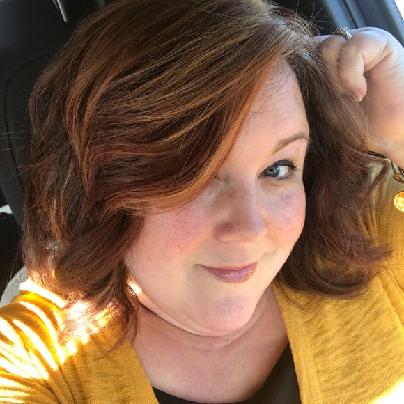 Meet your Posher, Lindsey - Picture 2 of 6